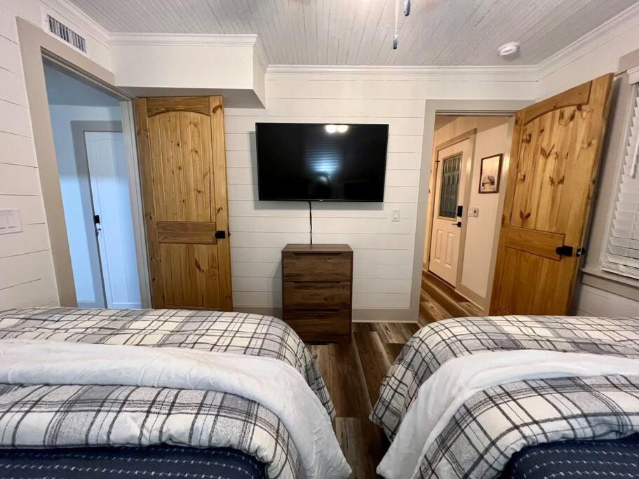 Riverside Relaxer W/Hot Tub+Fire Pit +Wifi & View Franklin Exterior foto