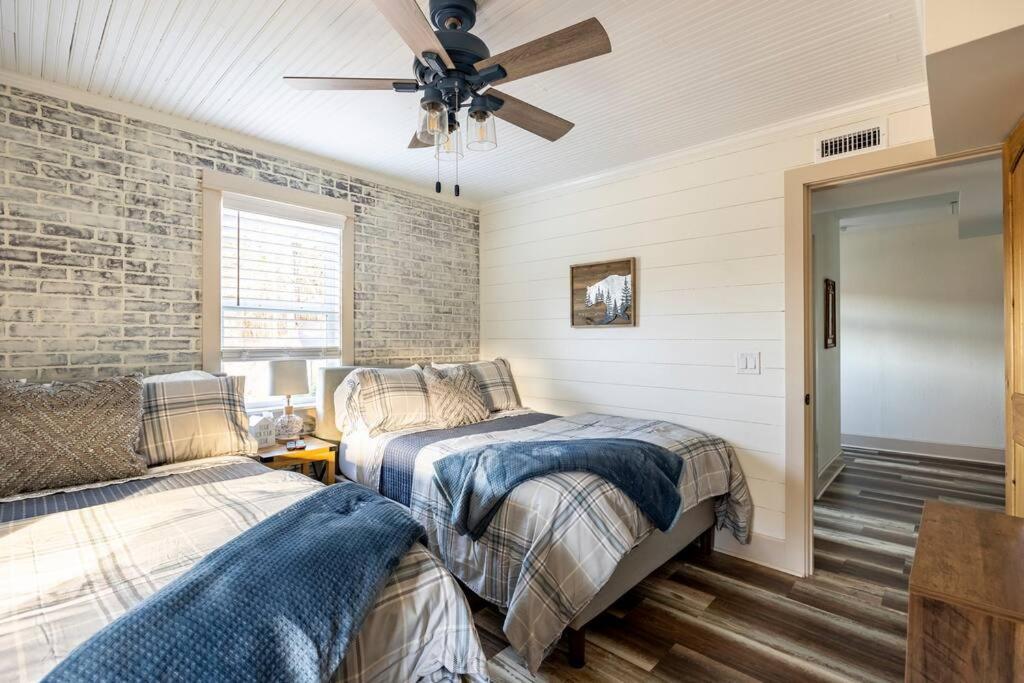 Riverside Relaxer W/Hot Tub+Fire Pit +Wifi & View Franklin Exterior foto